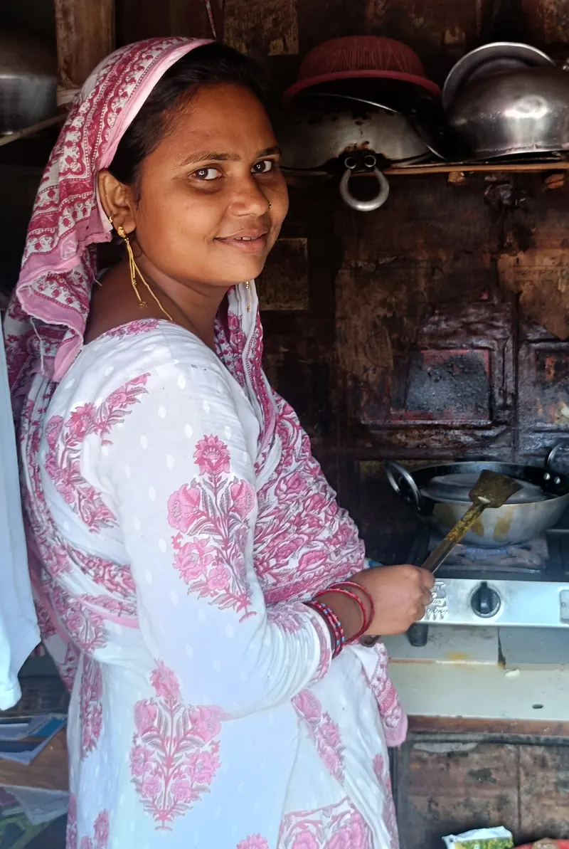 Femme dans sa cuisine
